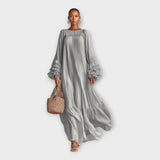 Лек дълъг рокля с елегантни детайли