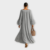 Лек дълъг рокля с елегантни детайли